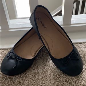 Women’s black flats